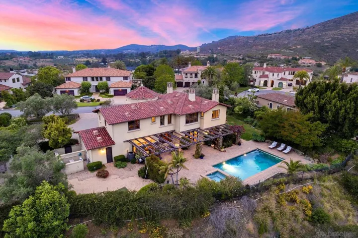 7727 Via Zafiro, San Diego, California 92067