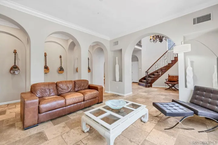 7727 Via Zafiro, San Diego, California 92067