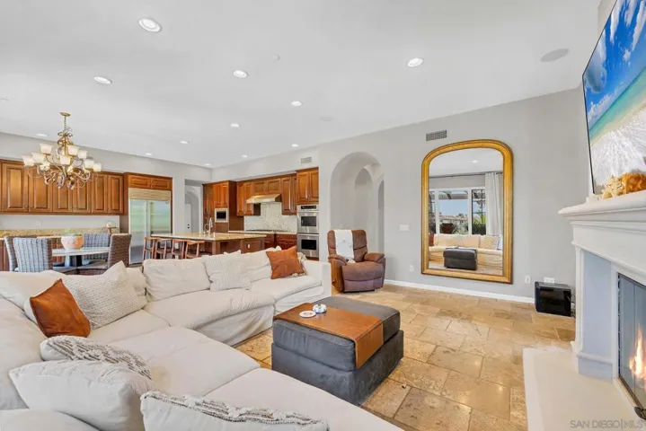 7727 Via Zafiro, San Diego, California 92067