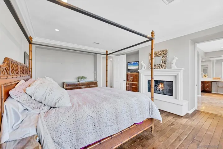 7727 Via Zafiro, San Diego, California 92067