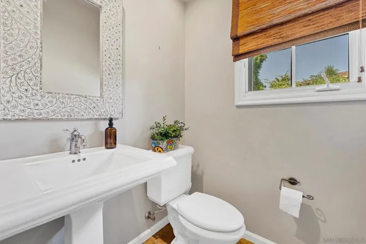 7727 Via Zafiro, San Diego, California 92067