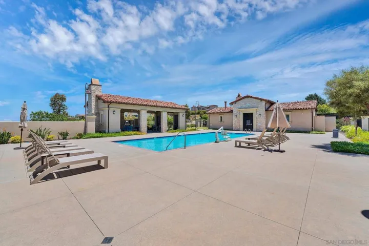 7727 Via Zafiro, San Diego, California 92067