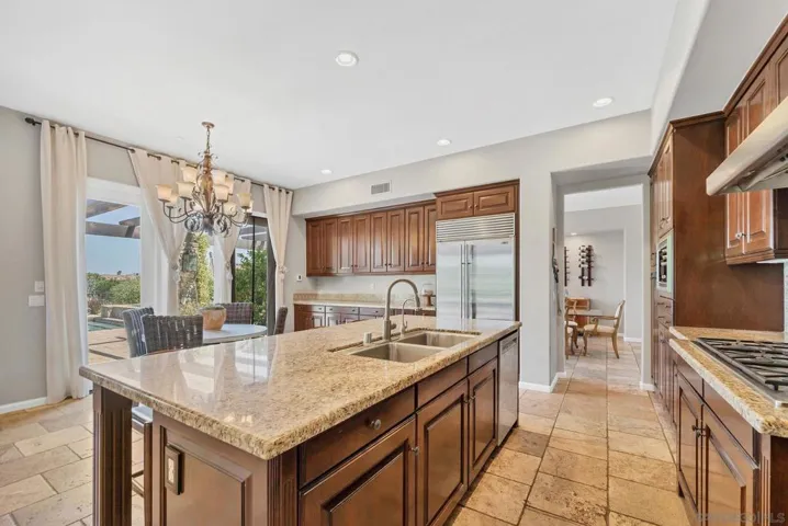 7727 Via Zafiro, San Diego, California 92067
