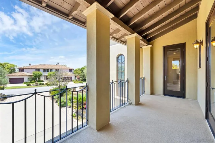 7727 Via Zafiro, San Diego, California 92067