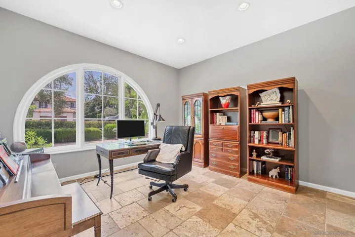 7727 Via Zafiro, San Diego, California 92067