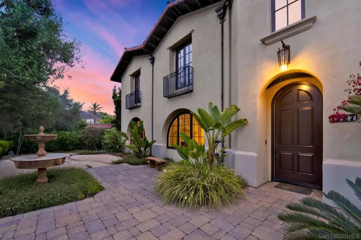 7727 Via Zafiro, San Diego, California 92067