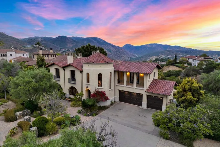 7727 Via Zafiro, San Diego, California 92067