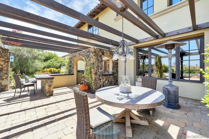 7727 Via Zafiro, San Diego, California 92067