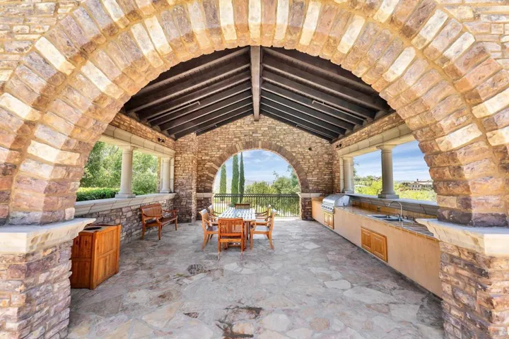 7727 Via Zafiro, San Diego, California 92067