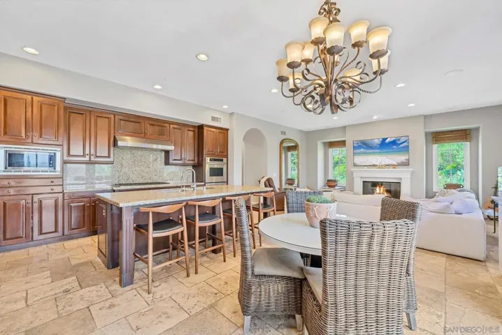 7727 Via Zafiro, San Diego, California 92067