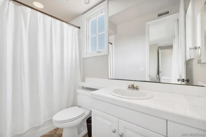 7727 Via Zafiro, San Diego, California 92067