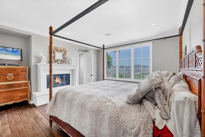 7727 Via Zafiro, San Diego, California 92067