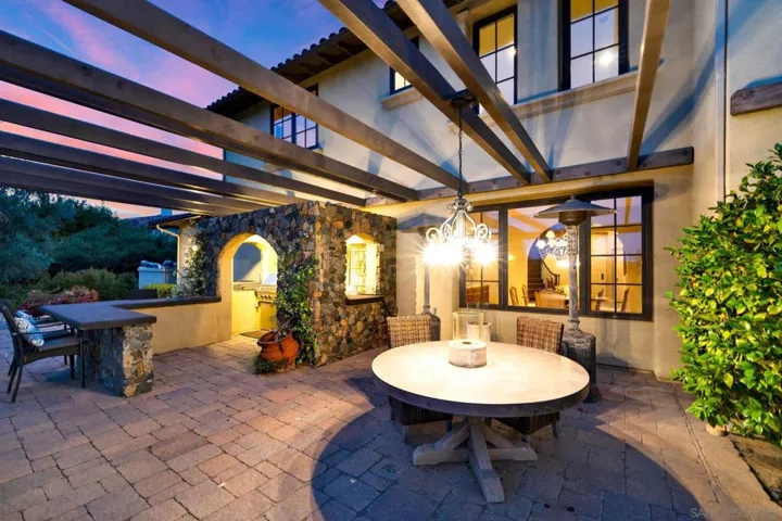 7727 Via Zafiro, San Diego, California 92067