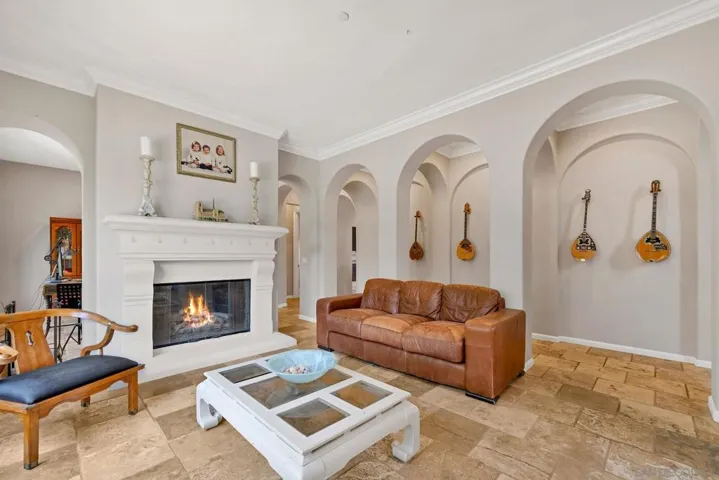 7727 Via Zafiro, San Diego, California 92067