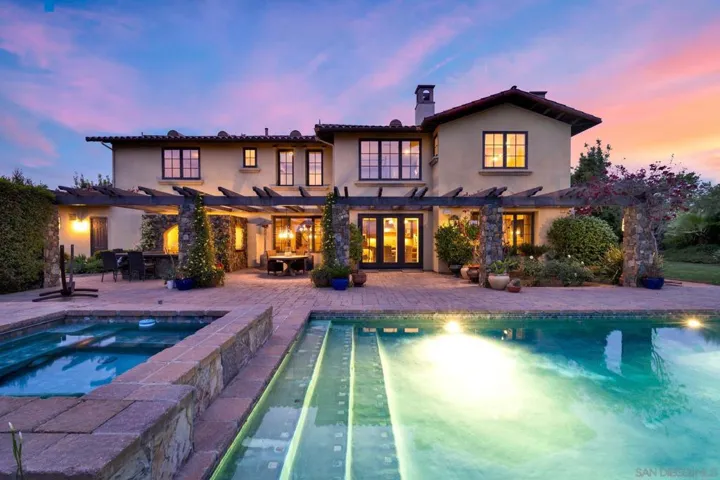 7727 Via Zafiro, San Diego, California 92067