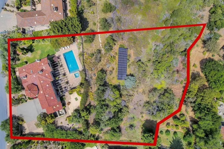 7727 Via Zafiro, San Diego, California 92067