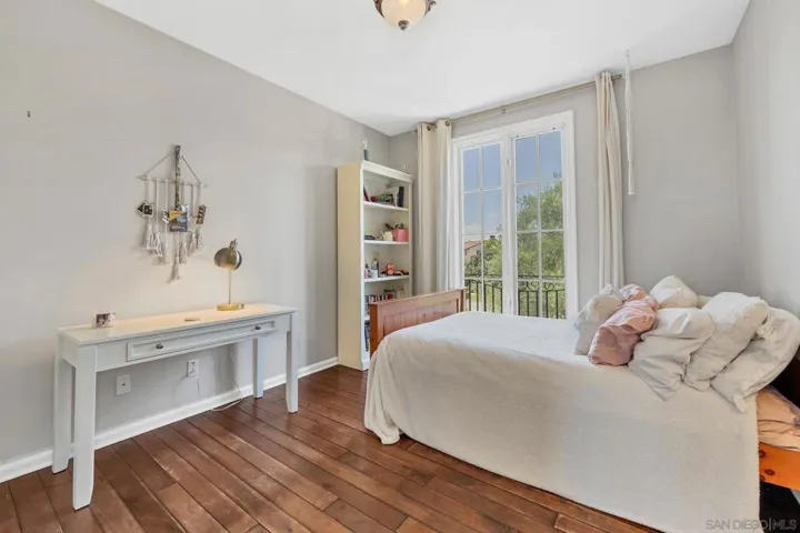 7727 Via Zafiro, San Diego, California 92067