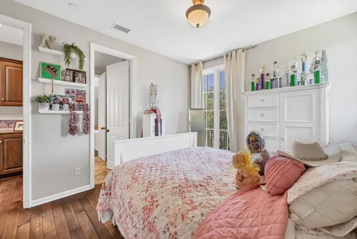 7727 Via Zafiro, San Diego, California 92067