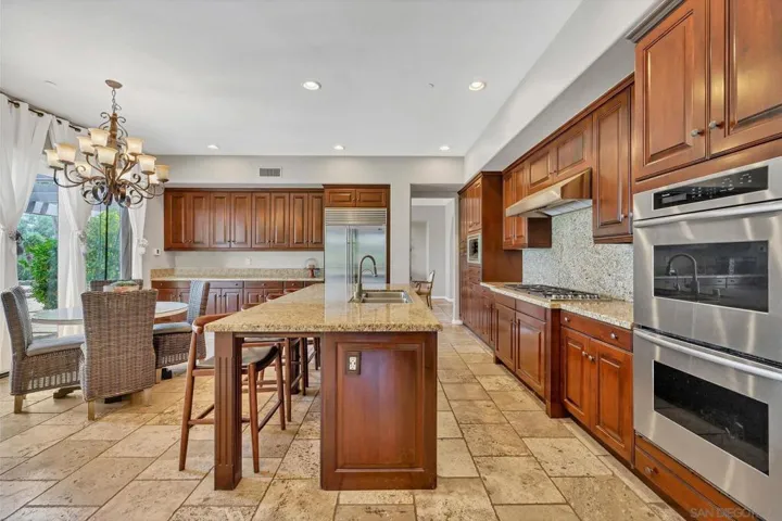 7727 Via Zafiro, San Diego, California 92067
