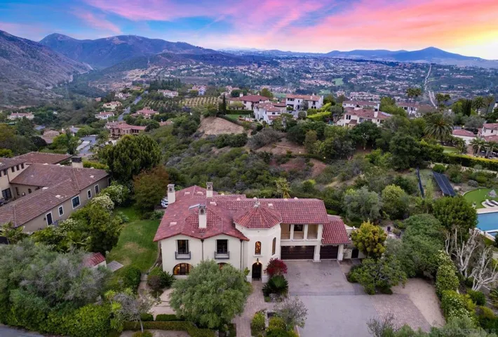 7727 Via Zafiro, San Diego, California 92067