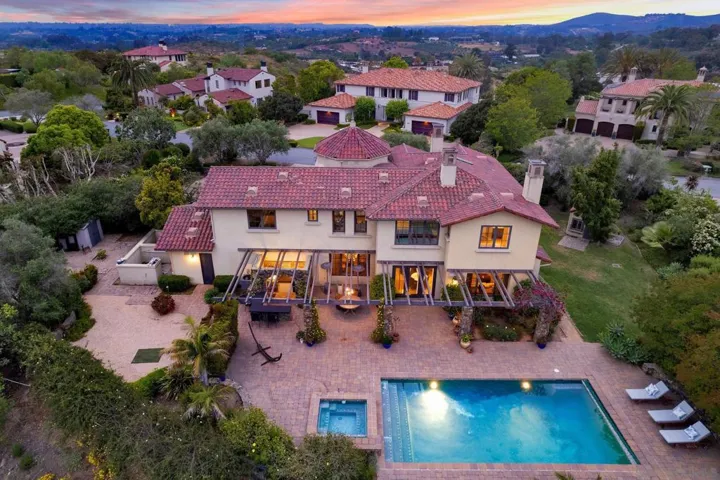 7727 Via Zafiro, San Diego, California 92067