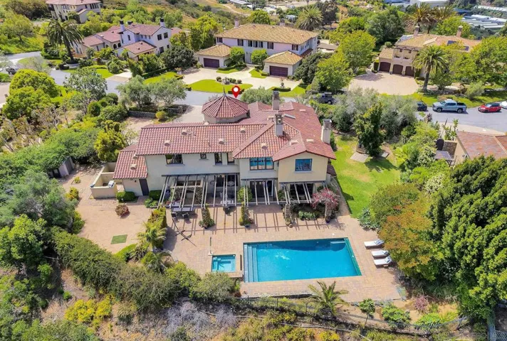 7727 Via Zafiro, San Diego, California 92067