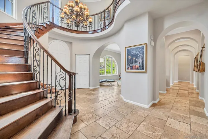 7727 Via Zafiro, San Diego, California 92067