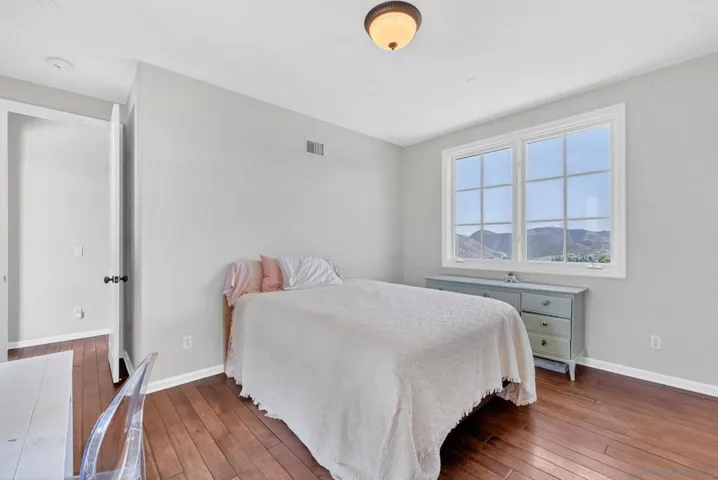 7727 Via Zafiro, San Diego, California 92067