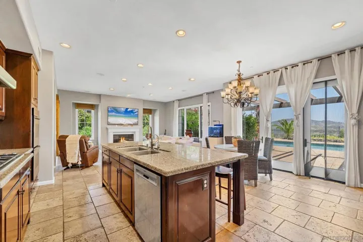 7727 Via Zafiro, San Diego, California 92067