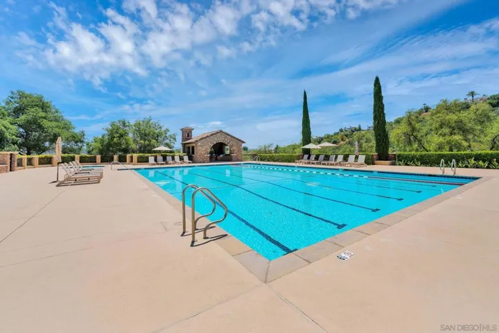 7727 Via Zafiro, San Diego, California 92067