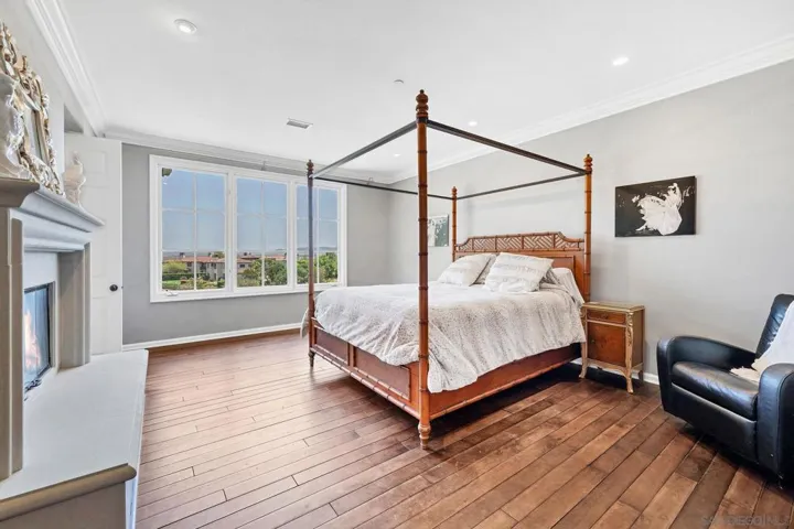 7727 Via Zafiro, San Diego, California 92067