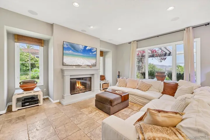 7727 Via Zafiro, San Diego, California 92067