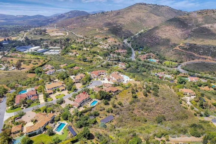 7727 Via Zafiro, San Diego, California 92067