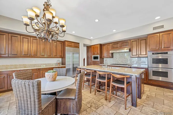 7727 Via Zafiro, San Diego, California 92067