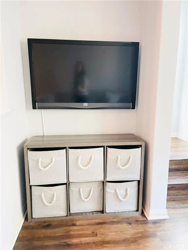 14120 W Willow Lane, Van Nuys, California 91405 home-pic-9