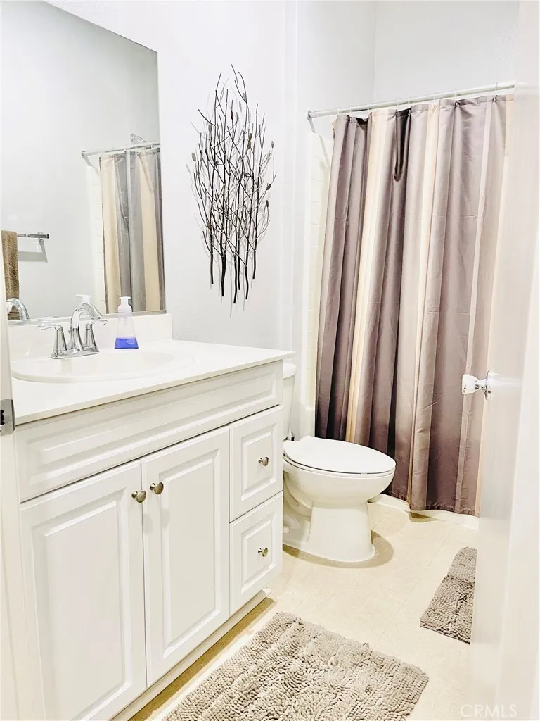 14120 W Willow Lane, Van Nuys, California 91405 home-pic-25