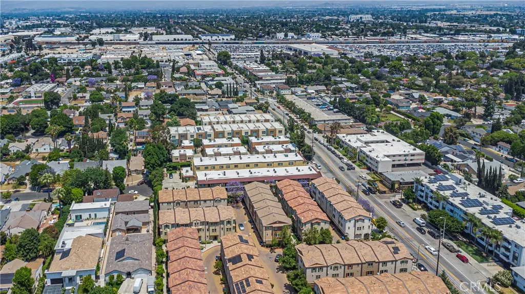 14120 W Willow Lane, Van Nuys, California 91405 home-pic-44