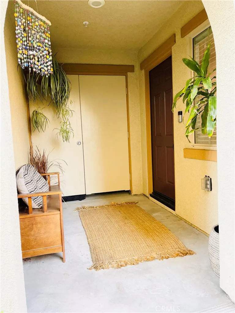14120 W Willow Lane, Van Nuys, California 91405 home-pic-1