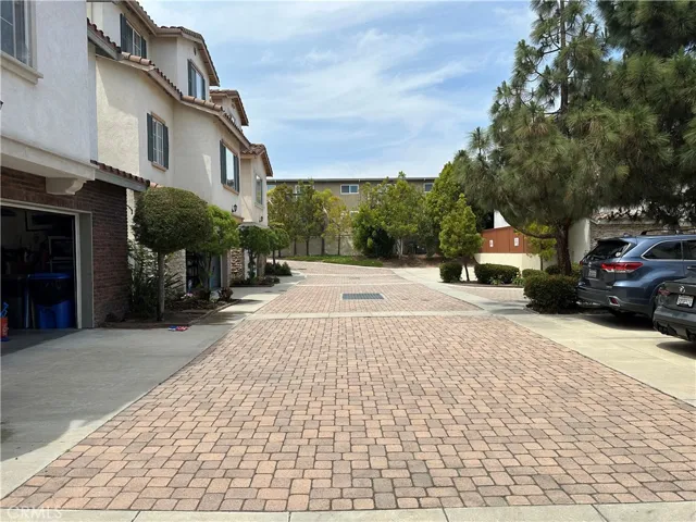 Community drive way