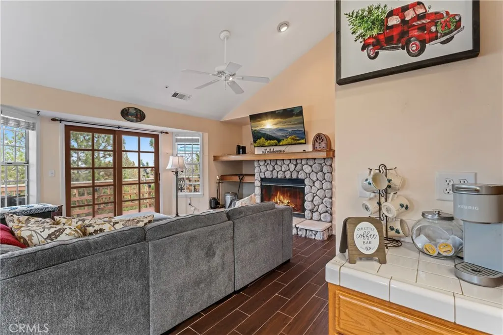 1285 Yukon Drive, Lake Arrowhead, California 92352 home-pic-5