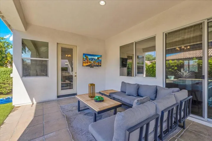 44875 Via Catalina - Bkyd Covered Patio