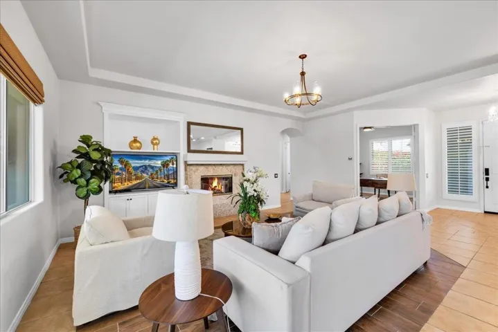 44875 Via Catalina - Great Rm Living Rm