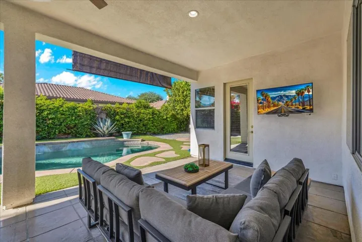 44875 Via Catalina - Bkyd Covered Patio
