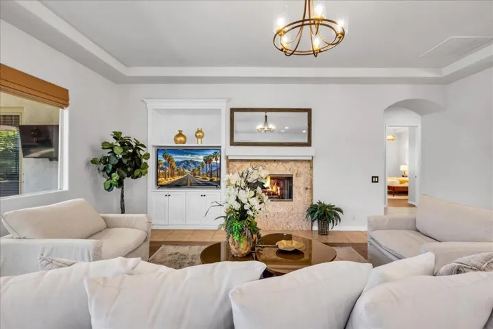 44875 Via Catalina - Great Rm Living Rm