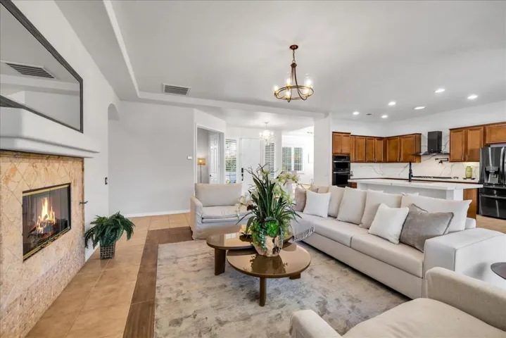 44875 Via Catalina - Great Rm Living Rm