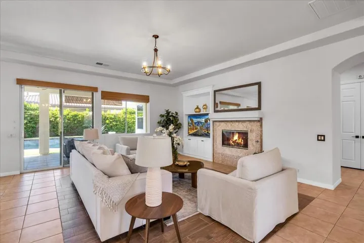 44875 Via Catalina - Great Rm Living Rm