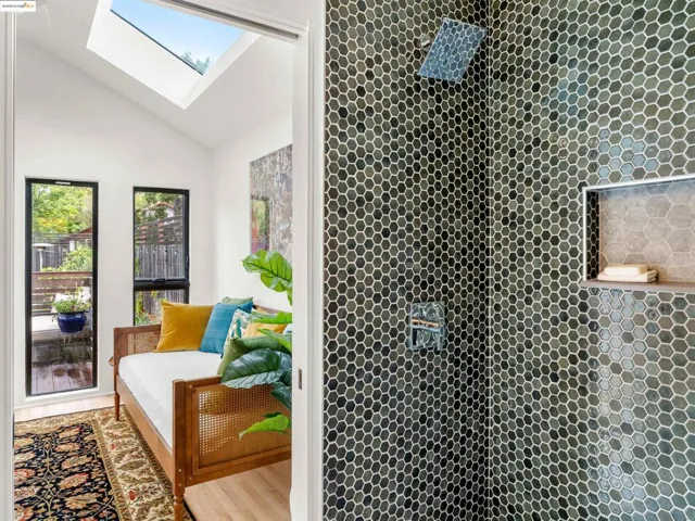 Full Bathroom - Main level