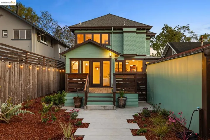 380 60th Street, Oakland, California 94618