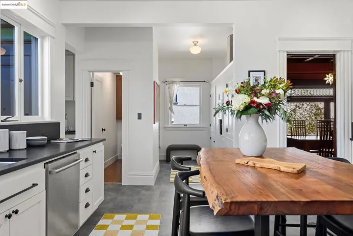 380 60th Street, Oakland, California 94618
