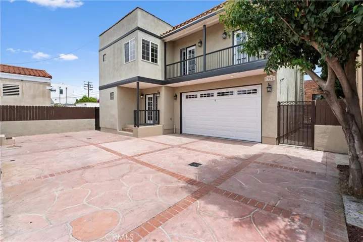 1960 Chariton Street, Los Angeles, California 90034, 7 Bedrooms Bedrooms, ,5 BathroomsBathrooms,Residential,For Sale,Chariton,TR25119296